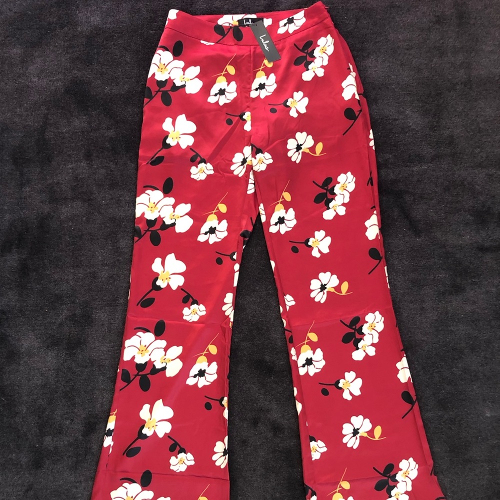 Lulu’s floral print medium red silky pants